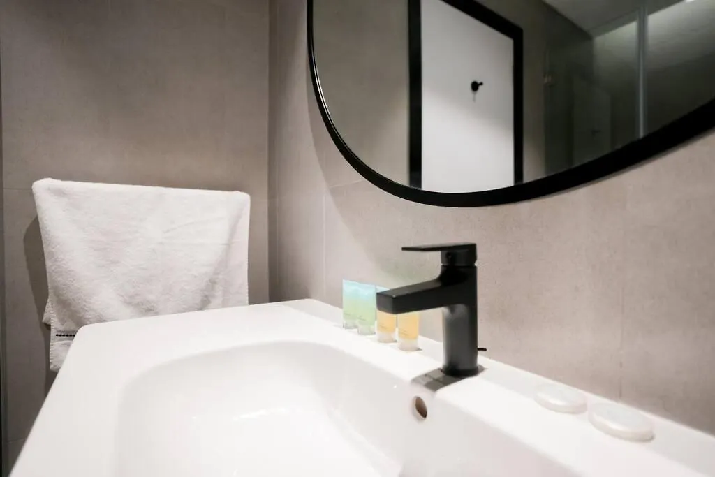 New 2Br In Business Bay With Canal Views Gym & Pool Dubai 0*,  United Arab Emirates